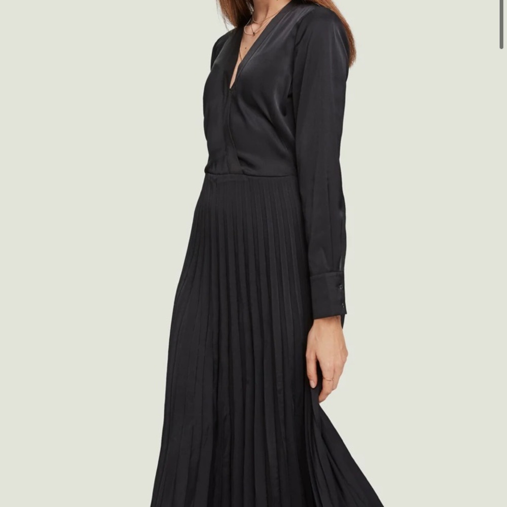 Scotch & Soda Printed Pleated Midi-dress - Picture 2 of 7